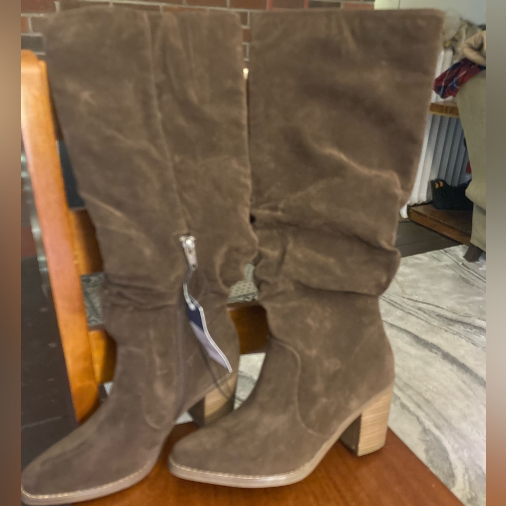 Universal Thread Harlan chocolate brown heeled suede zipper boots sz 8